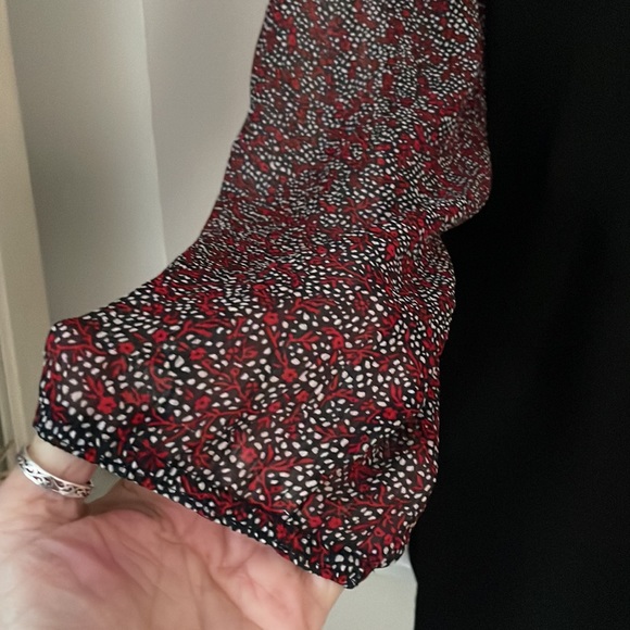 V-Neck Pullover Blouse - Picture 3 of 11